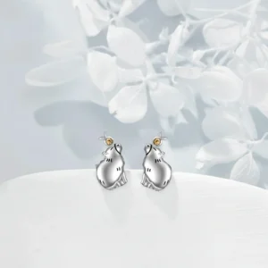 Text A pair of minimalist capybara stud earrings made of zinc alloy, displayed in both shiny gold and polished silver finishes.